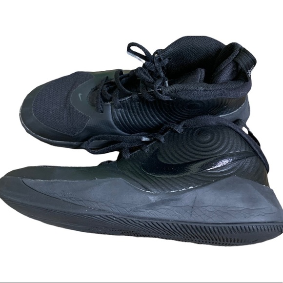 NIKE Team Hustle Size 4 Basketball Sneakers Black Size 4 - Picture 7 of 11